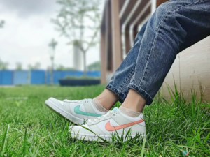 Alternative view of Giày Nike Dunk Low GS 'Tropical Twist' CW1590-101