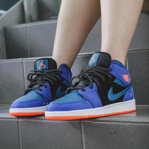 Alternative view of Giày Nike Air Jordan 1 Mid GS 'Racer Blue' 554725-440