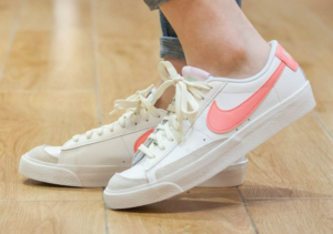 Alternative view of Giày Nike Blazer Low '77 GS 'White Pink Gaze' DA4074-112