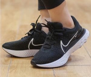 Giay Nike React Infinity Run Flyknit 3 'Black White' DD3024-001