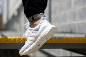 Alternative view of Giày Adidas UltraBoost 3.0 'Triple White' BA7686
