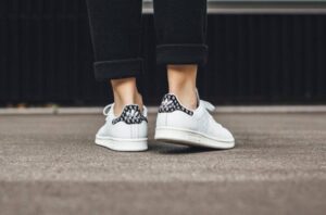 Alternative view of Giày Adidas Stan Smith 'Black Dot' BZ0568