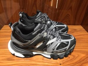 Alternative view of Giày Balenciaga Track Trainers 'Black' 542023-W3AD1-1819