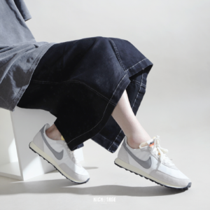 Alternative view of Giày Nike Waffle Trainer 2 'Sail Lightbone' DM0180-100