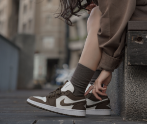 Giay Nike Air Jordan 1 Low SE 'Light Olive' DV0426-301