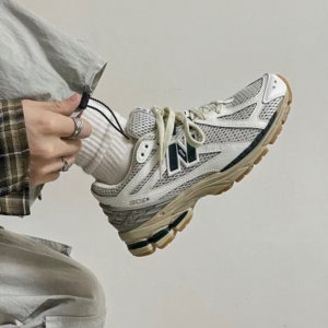 Giay New Balance 1906R 'White Green Cream' M1906RQ