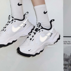 Giay Nike TC 7900 'White Black' DR7851-100