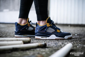 Alternative view of Giày Nike Air Jordan 4 Retro 'Dunk From Above' 408452-425