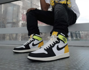 Alternative view of Giày Nike Air Jordan 1 Retro High OG GS 'Volt Gold' 575441-118