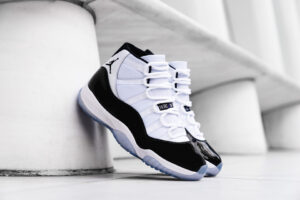 Alternative view of Giày Nike Air Jordan 11 Retro 'Concord' 2018 378037-100