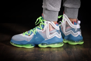 Giay Nike Lebron 19 'Dutch Blue Lime Glow' DD0418-400