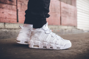 Giày Nike Air More Uptempo 'Triple White' 921948-100 - Authentic-Shoes