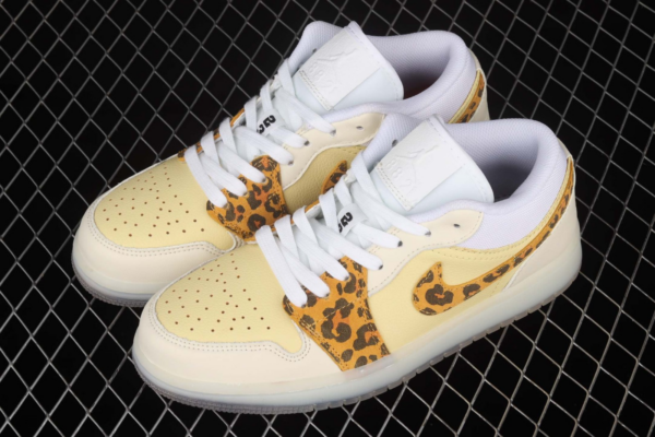Giày Nike Wmns Air Jordan 1 Low 'SNKRS Day' DN6998-700 - Hình ảnh 3