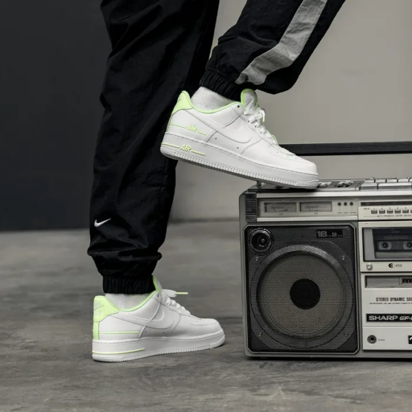 Giày Nike Air Force 1 '07 LV8 'Double Air Pack White Barely Volt' CJ1379-101 - Hình ảnh 2