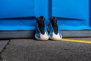 Alternative view of Giày Adidas Yeezy Quantum 'Frozen Blue' GZ8872