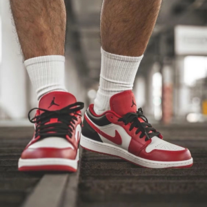 Alternative view of Giày Nike Air Jordan 1 Low GS 'Reverse Black Toe' 553560-163