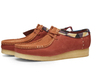 Giay Clarks x END Wallabee 'Pink' 261-50698