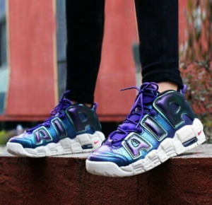 Alternative view of Giày Nike Air More Uptempo GS 'Iridescent Purple' 922845-500