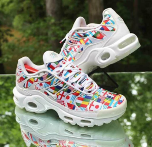 Alternative view of Giày Nike Air Max Plus 'International Flag' AO5117-100