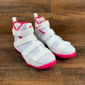 Alternative view of Giày Nike LeBron Soldier 11 'Kay Yow' 897644-102
