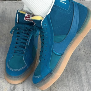Giay Nike SB Zoom Blazer Mid PRM Plus 'Green Abyss Gum' DV5468-300