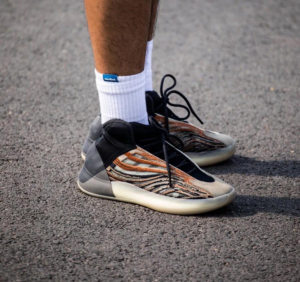 Giay Adidas Yeezy Quantum 'Flash Orange' GW5314