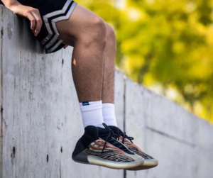 Giay Adidas Yeezy Quantum 'Flash Orange' GW5314