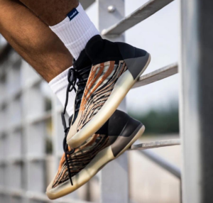 Giay Adidas Yeezy Quantum 'Flash Orange' GW5314