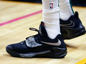 Giay Nike Zoom Freak 3 'Black Metallic Silver' DA0694-002