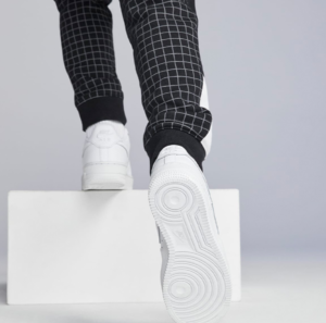 Alternative view of Giày Nike Air Force 1 LE GS 'Triple White' DH2920-111