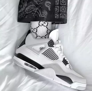 Alternative view of Giày Nike Air Jordan 4 Retro GS 'Military Black' 408452-111