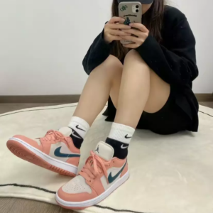 Alternative view of Giày Nike Wmns Air Jordan 1 Low 'Light Madder Root' DC0774-800