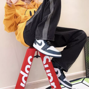 Alternative view of Giày Nike Air Jordan 1 Mid GS 'Armory Navy' 554725-411