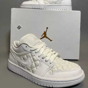 Giay Nike Air Jordan 1 Low Quilted 'White' DB6480-100