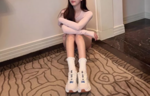 Alternative view of Giày Skechers D'Lites Wave 'Cream Gray' 149389-NTBK