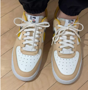 Alternative view of Giày Nike Air Force 1 82 'Gold' DX6065-171