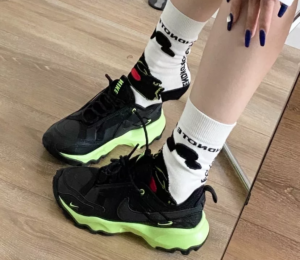 Alternative view of Giày Nike TC 7900 'Black Ghost Green' DD9681-001