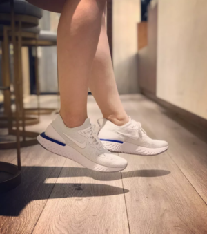 Alternative view of Giày Nike Wmns Epic React Flyknit 'White Racer Blue' AQ0070-100