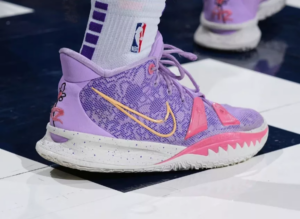 Alternative view of Giày Nike Kyrie 7 'Daughters' CQ9326-501