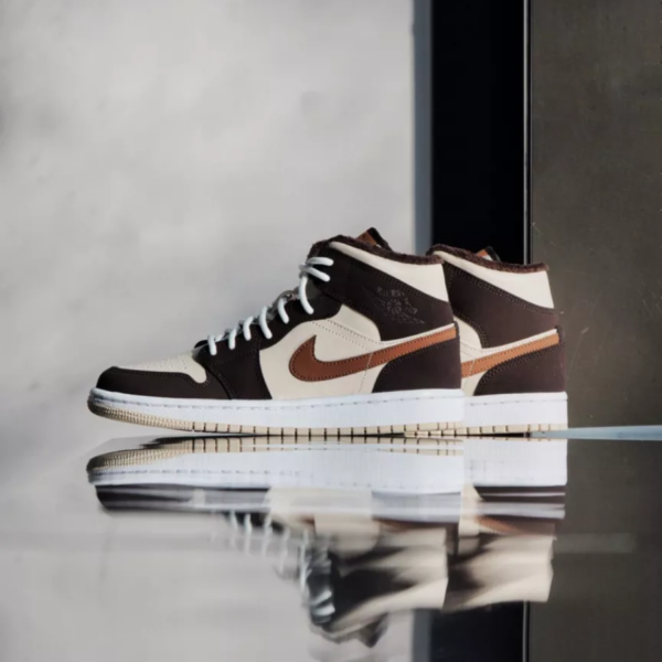 Giày Nike Air Jordan 1 Mid 'Cream Dark Chocolate' DO6699-200 - Hình ảnh 7