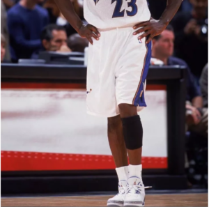 Alternative view of Giày Nike Air Jordan 3 Retro 'True Blue' 2011 136064-104