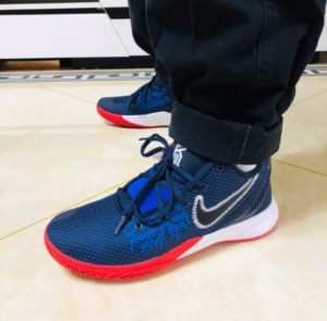 Alternative view of Giày Nike Kyrie Flytrap 'University Red' AO4438-401
