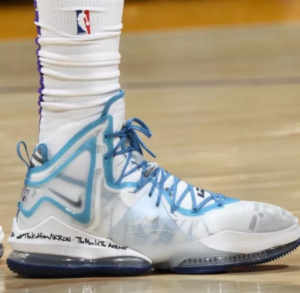 Alternative view of Giày Nike Lebron 19 'Space Jam' DD0418-100