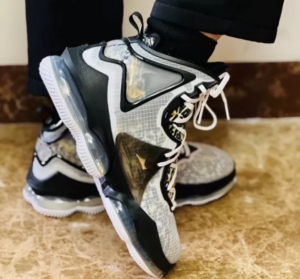 Giay Nike Lebron 19 'Royalty' DC9340-100