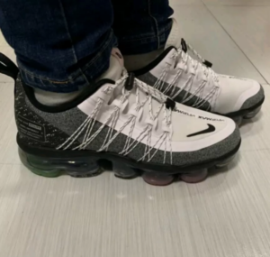 Alternative view of Giày Nike Wmns Air VaporMax Run Utility 'White Black' AQ8811-101