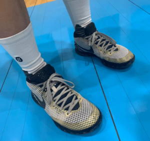 Alternative view of Giày Nike Kyrie 1 'BHM'  718820-100