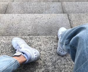 Alternative view of Giày Nike Air Jordan 1 Retro Mid 'White Concord' BQ6578-100