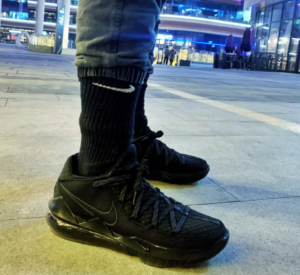 Alternative view of Giày Nike LeBron 17 Low 'Triple Black' CD5007-003