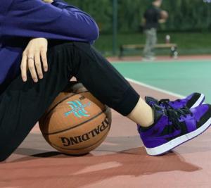 Alternative view of Giày Nike Air Jordan 1 Retro Mid GS 'Dark Concord' 554725-051