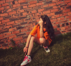 Alternative view of Giày Nike Air Jordan 1 Retro Mid GS 'Hyper Pink' 555112-106